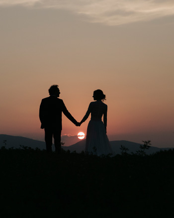 Sposi al tramonto sul Monte Nerone – Fotografo matrimonio Pesaro
