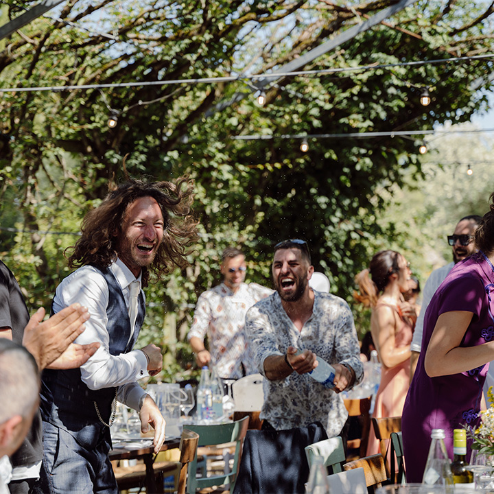 Brindisi e festa | Matrimonio a Le Case di Macerata