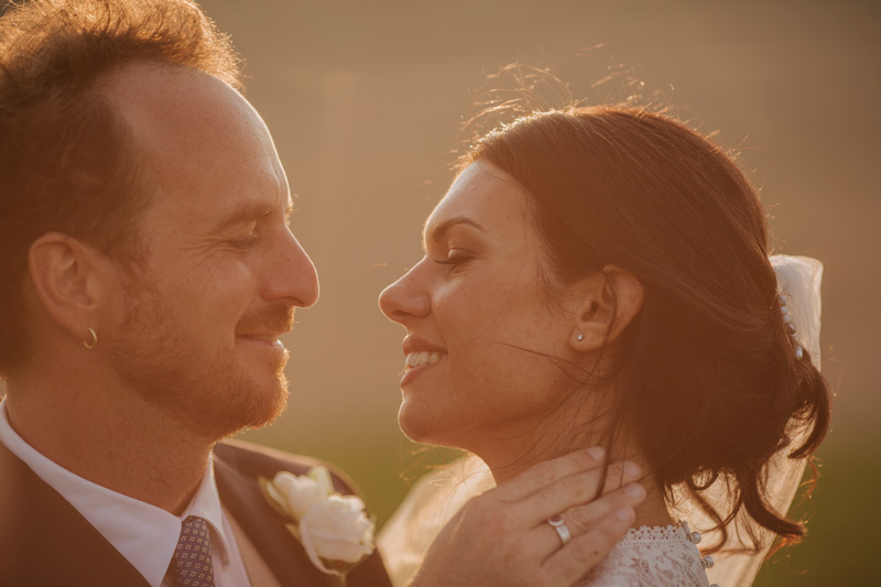 Sposi sulle colline di Senigallia al tramonto – Fotografo matrimonio Senigallia